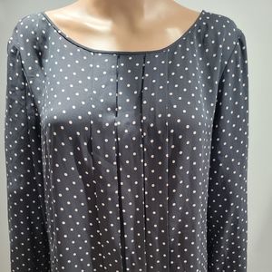 Occasionally blouse navy blue and potcada beige.